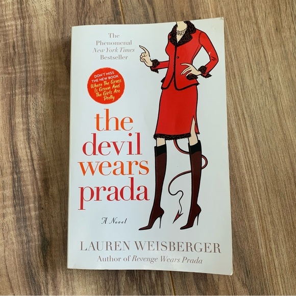 The Devil Wears Prada by Lauren Weisberger - Picture 1 of 2